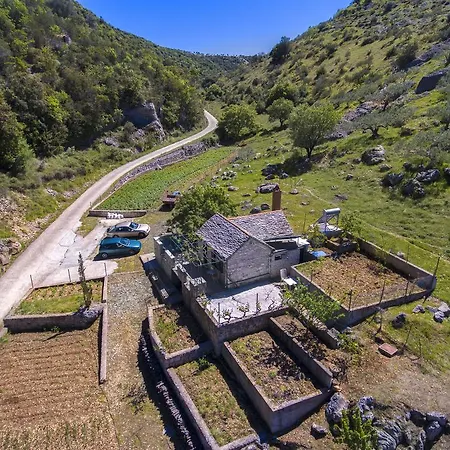 House Sv. Lovre * 포스티라